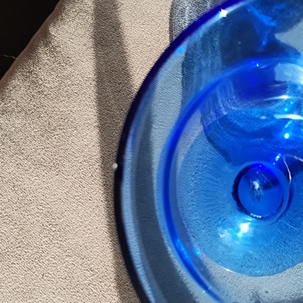 Elegant Blue Glass Bowl - Picture 4 of 7